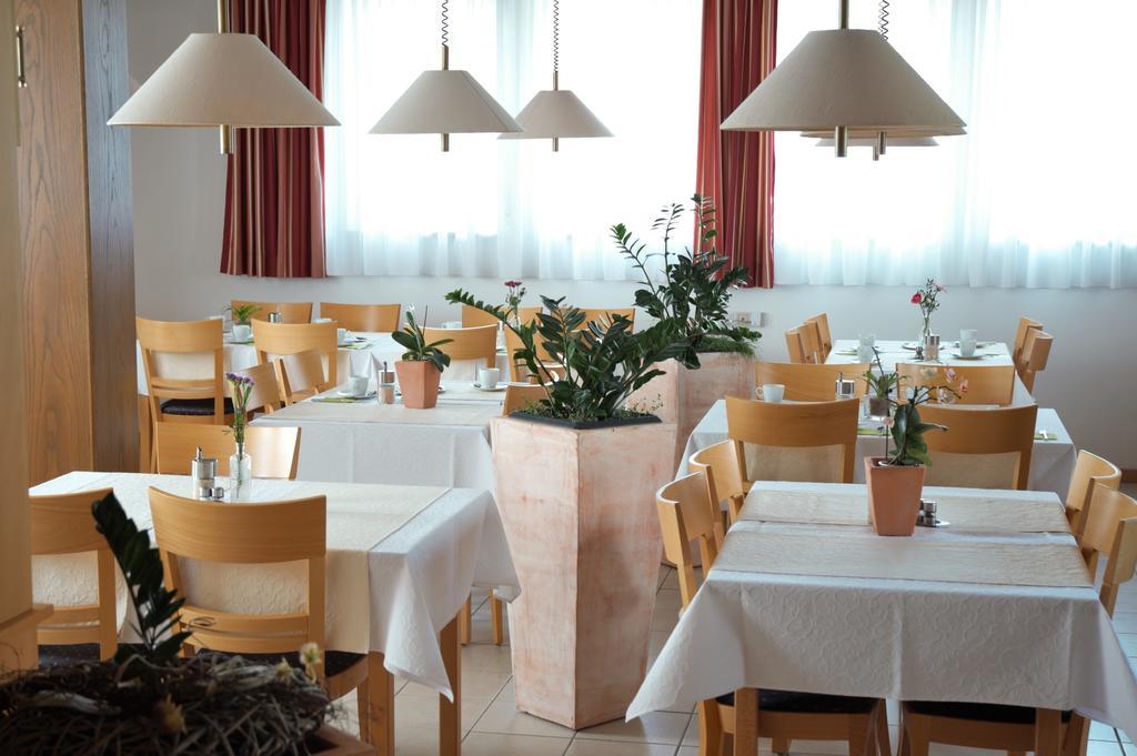 Hotel-Garni 'Zum Weinkrug' Sommerhausen Eksteriør bilde